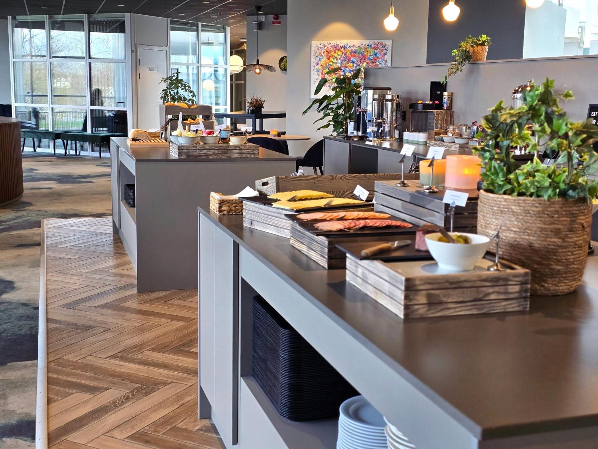 First Hotel Joenkoeping Ngoại thất bức ảnh